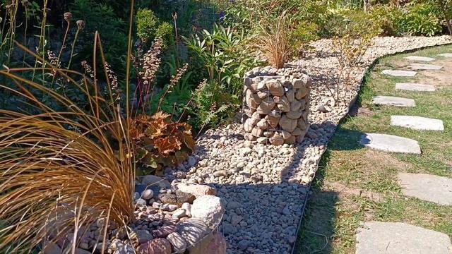 УМЕНЬШАЮ ГАЗОН - СОЗДАЮ ЗОНУ ОТДЫХА С НОВЫМИ РАСТЕНИЯМИ И СКАМЕЙКОЙ ИЗ ГАБИОНА смотреть онлайн