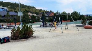 Такого курорта на Урале мы не ожидали увидеть / Городской пляж Тургояк