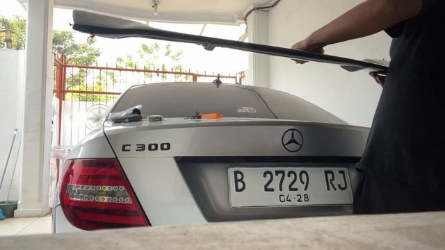 W204 C300 PAKE C63 R- STYLE CARBON DUCKTAIL (DIY) смотреть онлайн