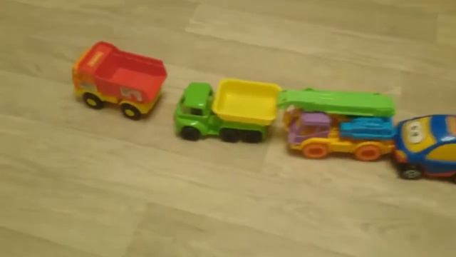 Много машинок. Пробка. Играем в машинки смотреть онлайн