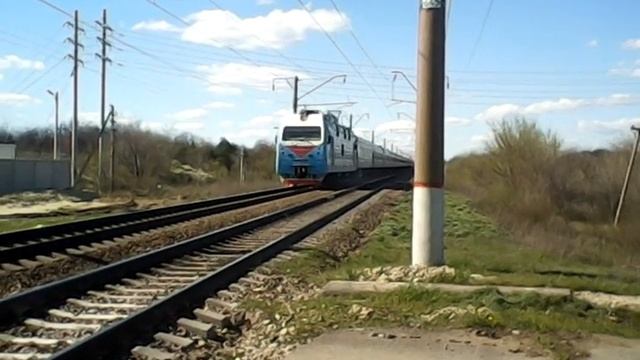 "Приветливый". ЭП1М-413 с поездом Архангельск-Адлер. смотреть онлайн