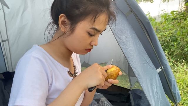 SOLO OVERNIGHT CAMPING IN THE FOREST–RELAXING IN THE TENT WITH THE SATISFYING SOUND OF NATURE–ASMR