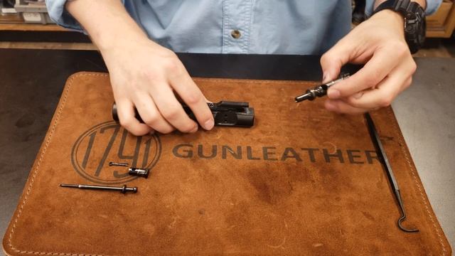 How to Disassemble/Reassemble an AR-15 Bolt Carrier Group! смотреть онлайн