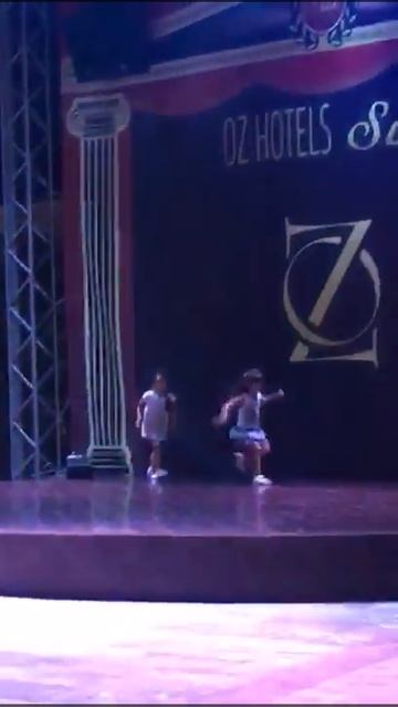 OZ HOTELS SUI , Дети зажигают смотреть онлайн