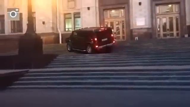 На Хаммере в МГУ смотреть онлайн