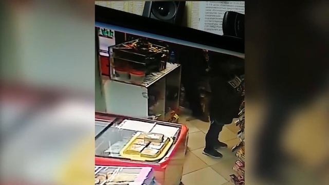 Два разбойных нападения за один день совершил житель Артёма ради дамы сердца смотреть онлайн