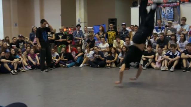 UDS FEST 10 | House iDANCE battle 1/2 | Momo & Onoprienko | SDK Ukraine 2012 смотреть онлайн