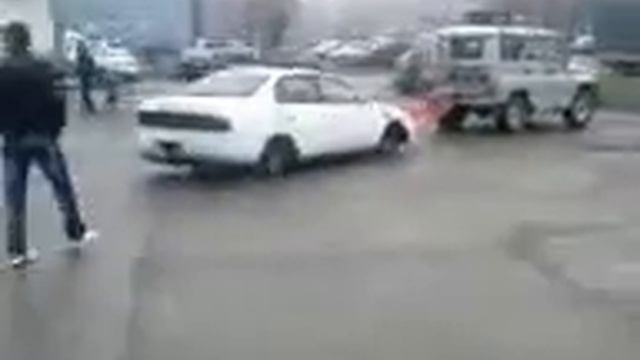 Уаз тянет Тойоту без колес смотреть онлайн