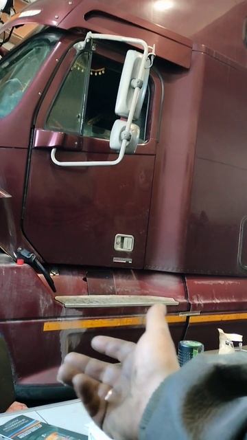 Разница между слесарем и простым работником😅 смотреть онлайн