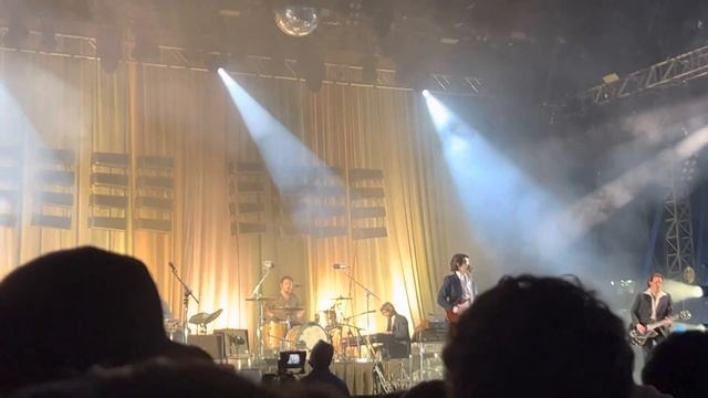 Arctic Monkeys - Cornerstone Clockenflap 2023 смотреть онлайн