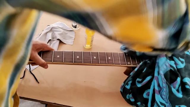 how to Clean Guitar Or Fretboard | planet Wave Shine Spray | lemon oil смотреть онлайн
