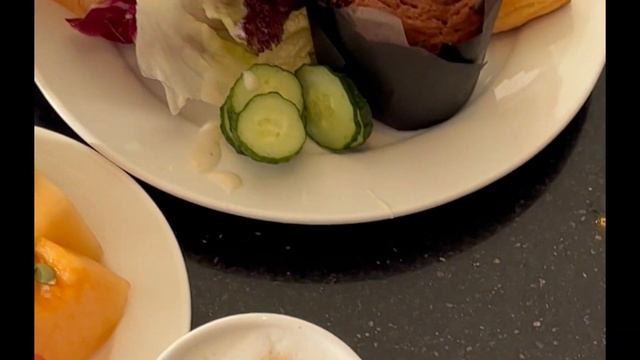 Какой завтрак в отеле Mariott в Пекине? Бонус - мини урок:) смотреть онлайн