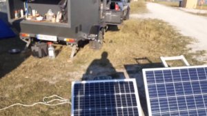Генерация солнечной энергии в кемпинге.Панели 100 w поликристалл и 300 w моно, утром. Обзор 4extrem