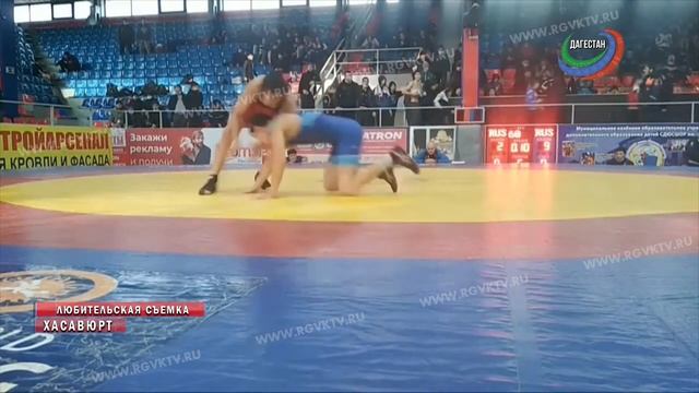 В Хасавюрте проходит Первенство Дагестана по вольной борьбе смотреть онлайн
