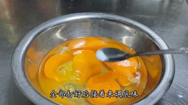 這個季節這樣炒雞蛋最好吃，爽口開胃，天天吃都不膩，美味下飯【留意美食】#炒雞蛋食譜 #炒蛋配菜 #friedegg смотреть онлайн