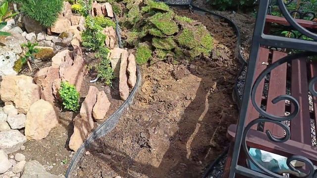 В зоне погибших роз возвела чешскую скалку. смотреть онлайн