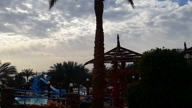 Египет территория отеля Queen Sharm Resort смотреть онлайн