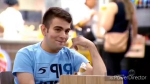 Blind man eating ice cream prank ! Слепой ест мороженое