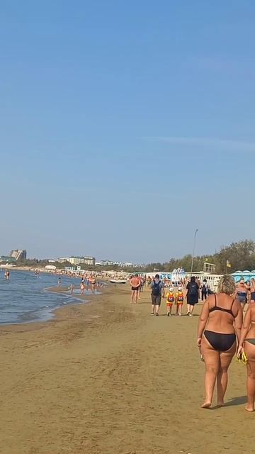 АНАПА. 29 сентября 2023 г. На пляже гранд-отель АНАПА. Все купаются. смотреть онлайн