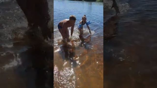 Купаемся смотреть онлайн