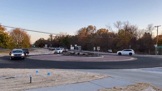 Roundabout opens in Fenton Michigan смотреть онлайн