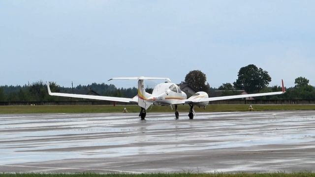 Diamond DA 42 Twin Star EX-11002 руление и взлёт смотреть онлайн