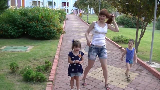 Территория гостиницы (Турция 2015 год) смотреть онлайн