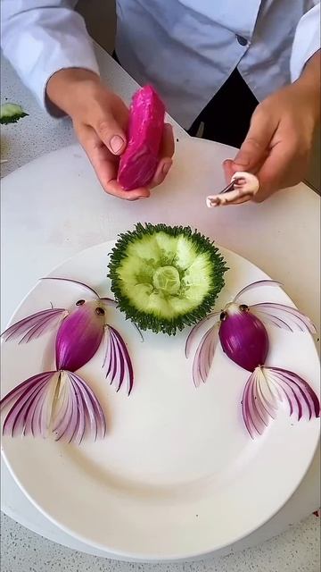 Elegant And Beautiful Onion Goldfish Presentation, So Vivid!#fruitcarving смотреть онлайн
