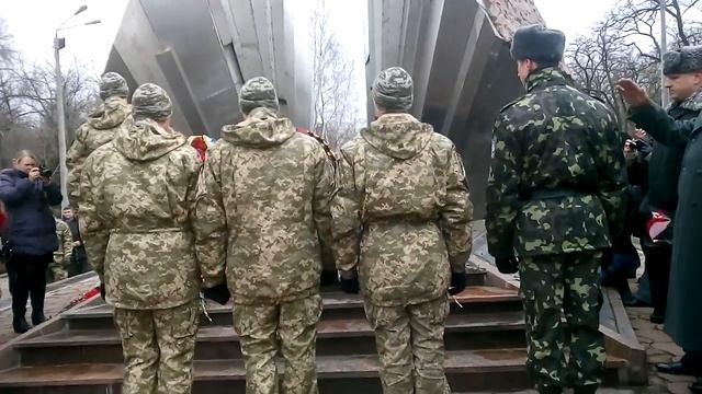 Возложение венков к памятнику воинам-интернационалистам смотреть онлайн