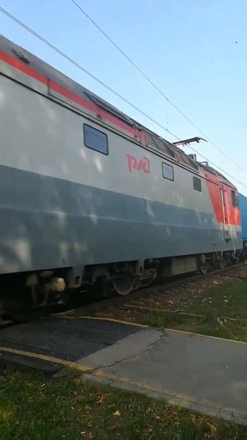 2эс6-909 с грузовым составом. смотреть онлайн