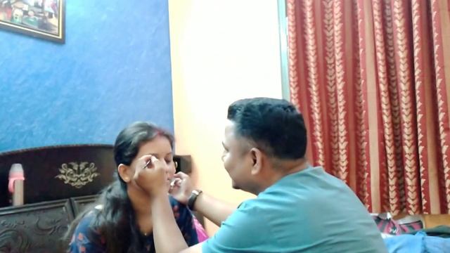 Lo karidya biwi ka makeup...😁 ||Madhuri & Sumit|| смотреть онлайн