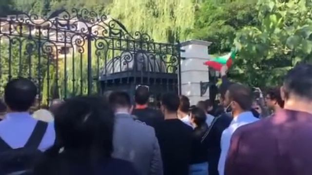 На кафе пред хотел Берлин с Делян Пеевски 2 смотреть онлайн