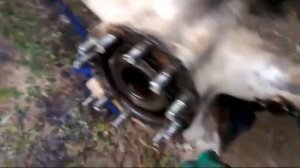 меняю сальник ступицы на камазе.