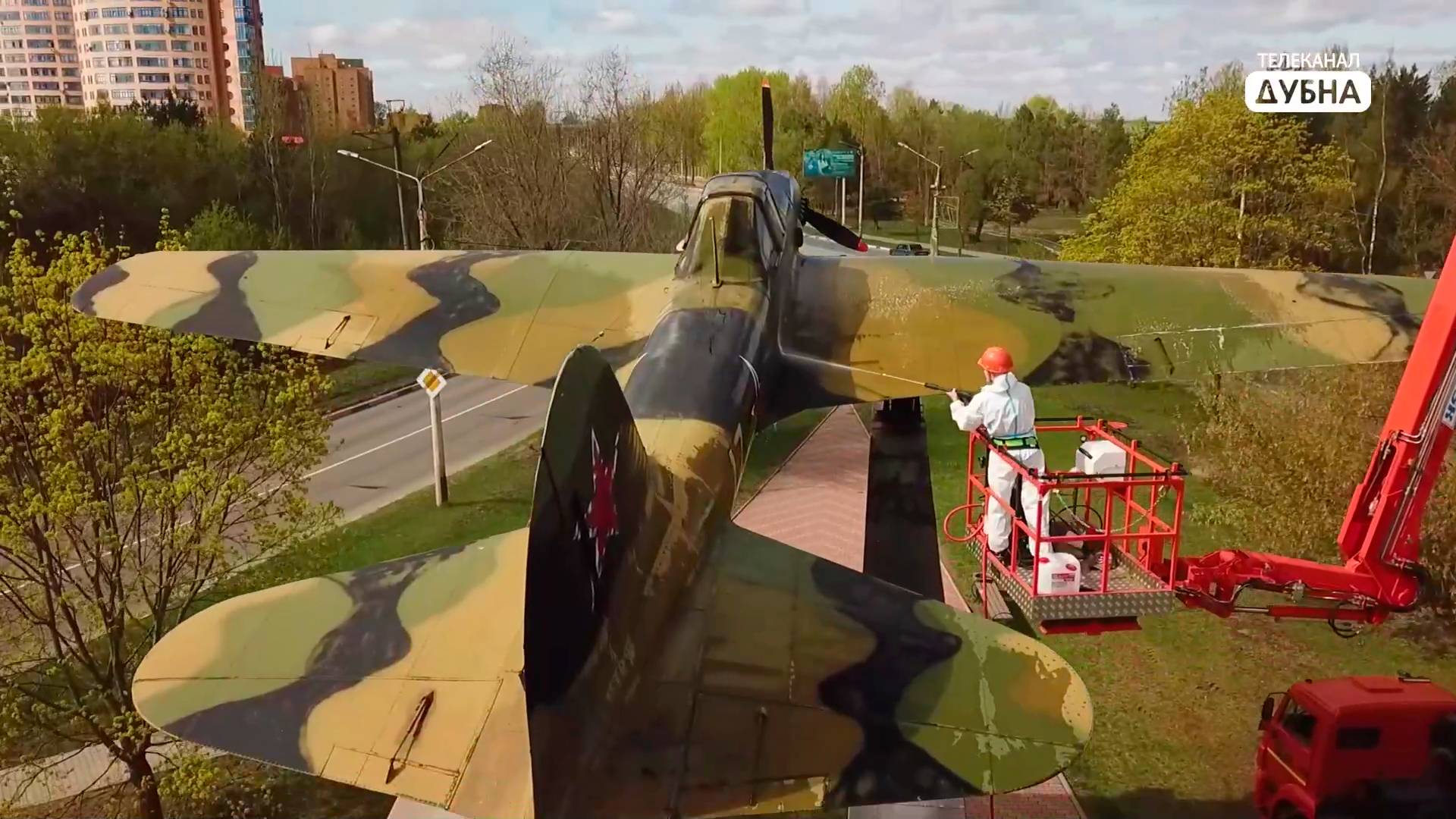 В Дубне к юбилею Победы привели в порядок самолет-памятник ИЛ-2 смотреть онлайн