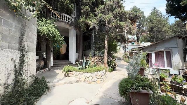 Обстановка в Крыму. Симеиз удивил. Пляж. Цены в кафе. Прогулка по городу. Интересные локации. смотреть онлайн