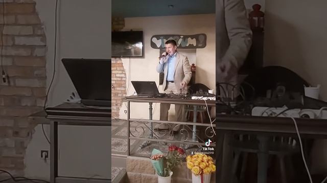 Красиво спел в ресторане!!! смотреть онлайн