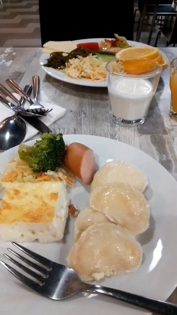 Завтрак в отеле "Гелиос" смотреть онлайн