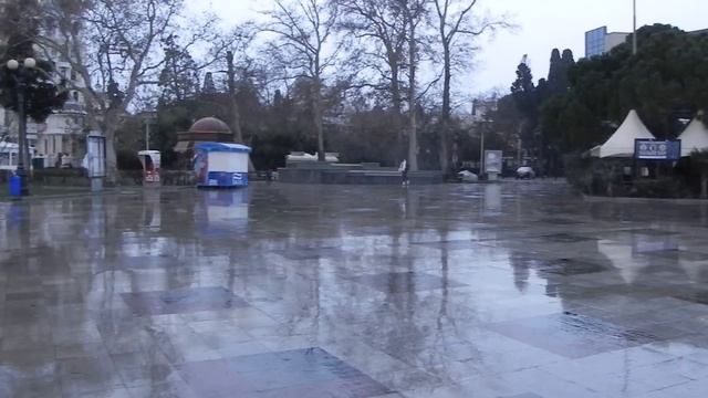 Ялтинская набережная во время шторма. смотреть онлайн