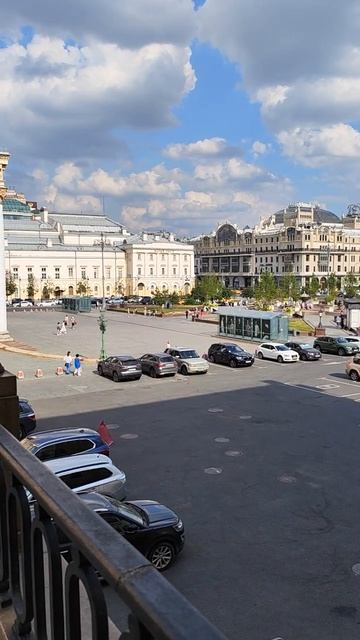 Вид на Кремль и отель Метрополь от новой сцены Большого Театра смотреть онлайн