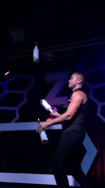 Barman Show in the night club Zima. Бармен-шоу в ночном клубе Зима. Кирилл Фатеев. смотреть онлайн