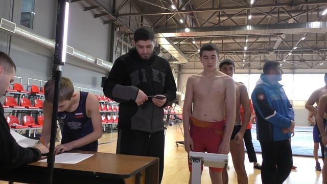 Взвешивание борцов до 16 лет на первенстве РСО-Алания 2024. 6 часть. смотреть онлайн