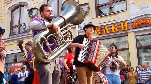Bubamara Brass Band - Iag Bari @ Кузнецкий Мост, День города Москвы, 06.09.2014 смотреть онлайн