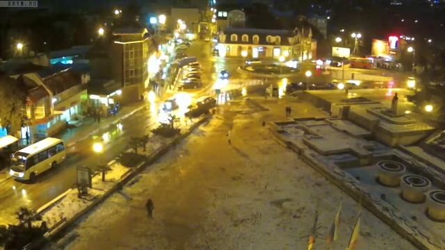 Вебкамера "Площадь Советская". Запись 16.01.2018 18:00:03 смотреть онлайн