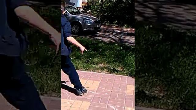 Брат танцует классно ставте лайк смотреть онлайн
