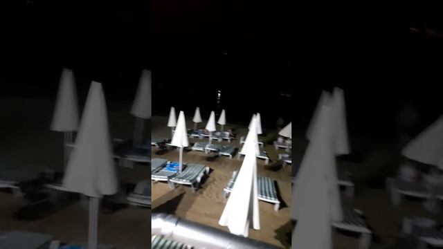 Вечерняя прогулка по территории сети отелей Lonicera смотреть онлайн