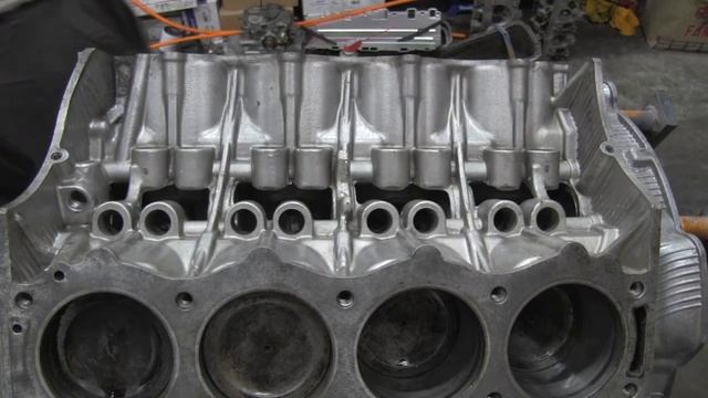 Scooter's 215 V8 part 3: Short block and cam issues смотреть онлайн