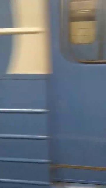 Электропоезд "Номерной" на станции" Лубянка" смотреть онлайн