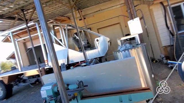 L16 Vroom with a view! The cab gets placed on the chassis. Leviathan Overlander project. смотреть онлайн