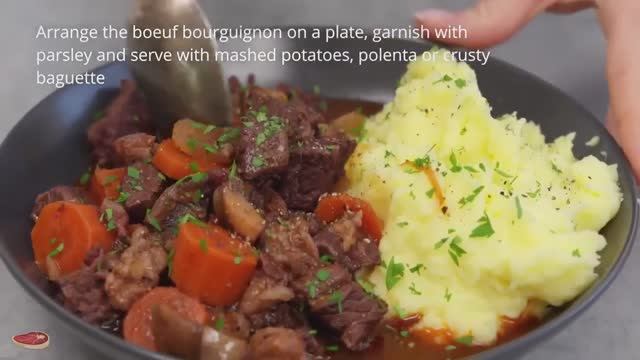 Говядина по-бургундски с соусом из красного вина смотреть онлайн
