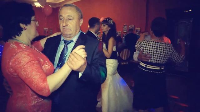 Андрей и Татьяна - ресторан (клип на песню Elvis Presley - A little less Conversation) смотреть онлайн